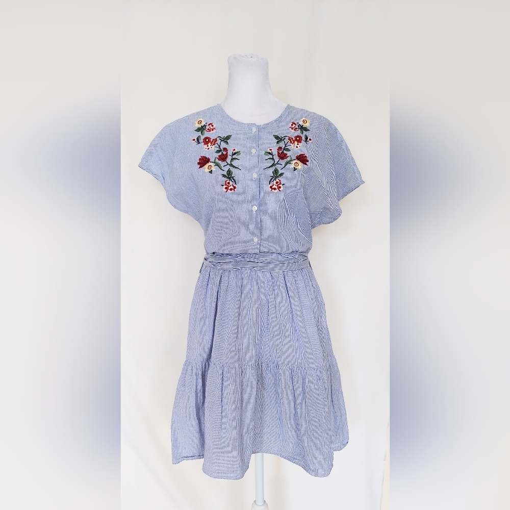 Atmosphere Short Sleeve Embroidered Tie Waist Dress Blue White Stripe Size 4